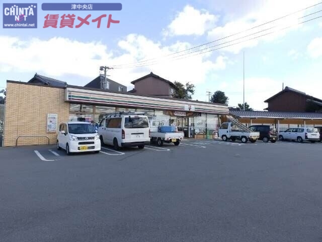 コンビニ　セブンイレブン津市長岡町店（コンビニ）まで467m