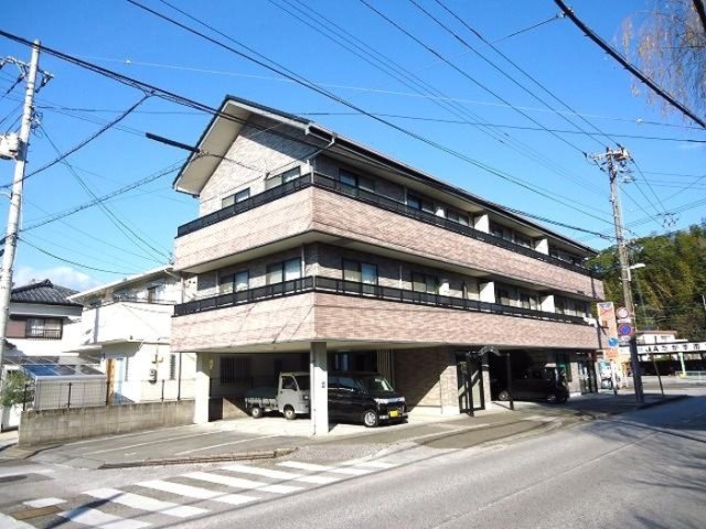 高知市高須新町のマンションの建物外観