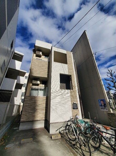 名古屋市中区新栄のアパートの建物外観