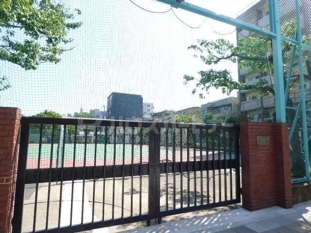 【墨田区横川のマンションの小学校】