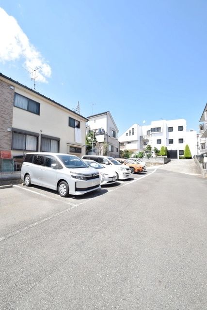 【小金井市貫井北町のマンションの駐車場】