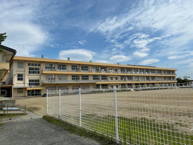 【郡山市島のアパートの小学校】