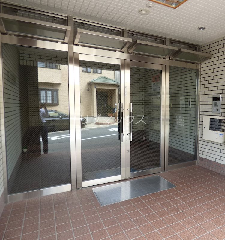 エントランス　当店は家主強制でない場合、消毒・抗菌代や安心サポート代など不