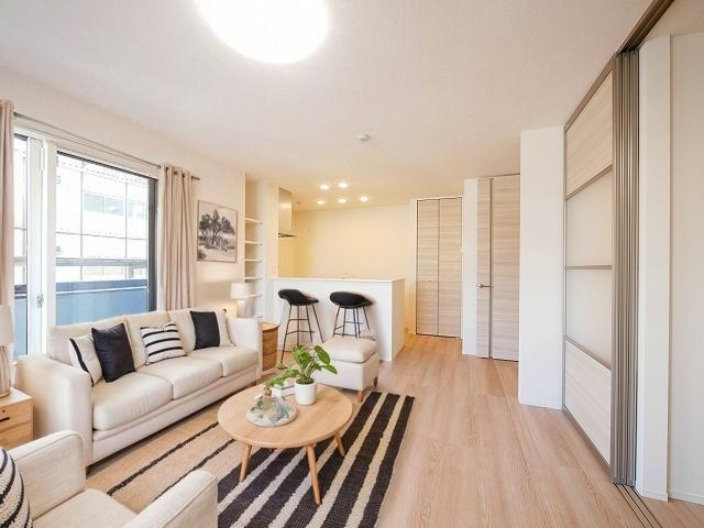 居室・リビング　CGで家具等を配置したもので家具等は含まれません