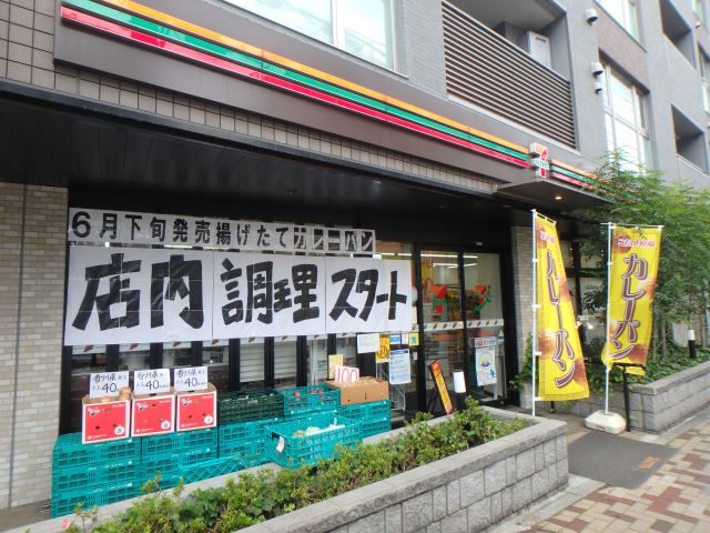 コンビニ　セブンイレブン（コンビニ）まで30m