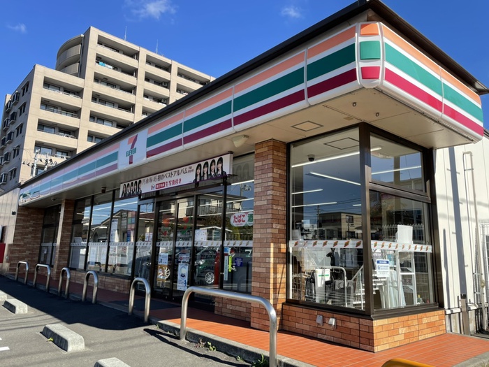 コンビニ　ファミリーマート（コンビニ）まで396m