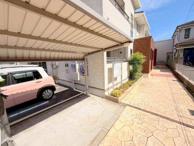 駐車場　敷地内には入居者専用の駐輪スペースもあります。