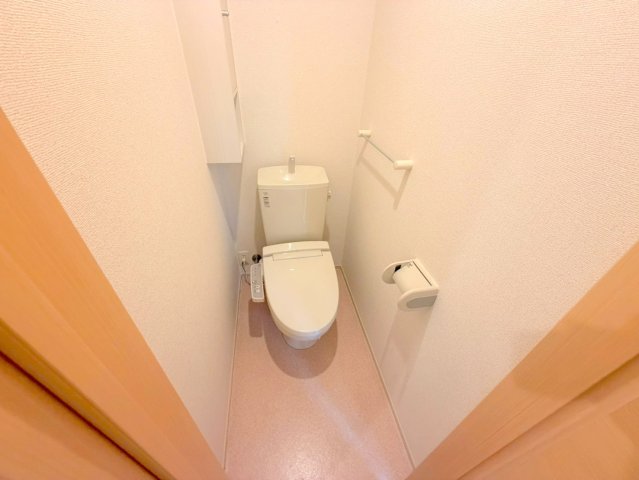 トイレ　綺麗なトイレにはウォシュレット標準装備です。