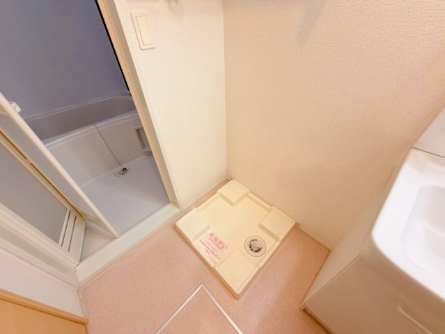 その他設備　嬉しい室内洗濯機置場。これで洗濯機も長持ちしますね。