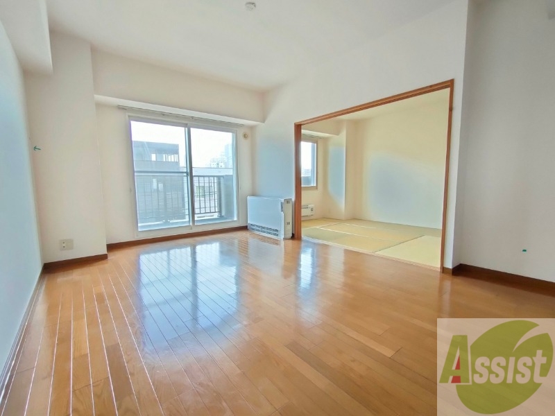 居室・リビング　広くてきれいなリビングです！快適に過ごせそうですね。