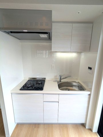 キッチン　ガス2口システムキッチン、瀟洒でお手入れ楽なガラストップコン