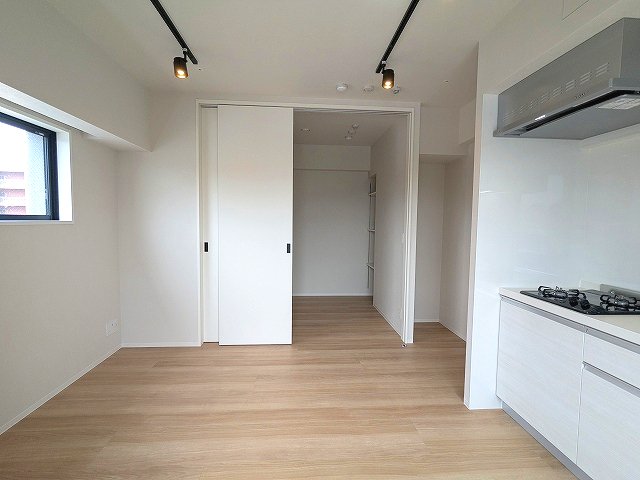 その他部屋・スペース　スポットライト、インターネット無料、リビングにエアコン付き、