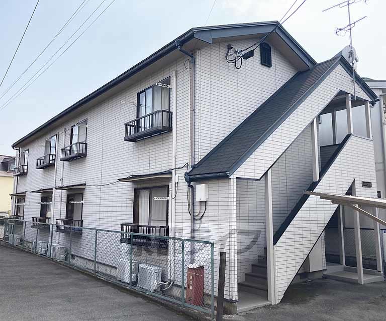 建物外観　二階建てのハイツ・