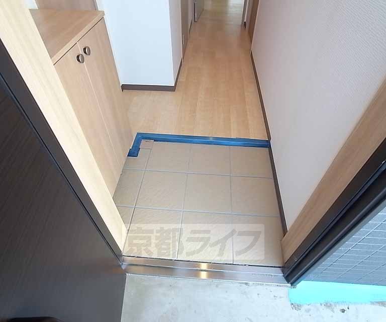 玄関　段差の低い玄関です。
