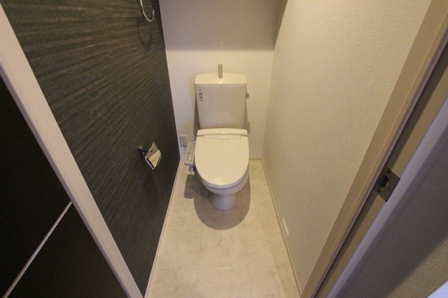 トイレ　温水洗浄暖房便座