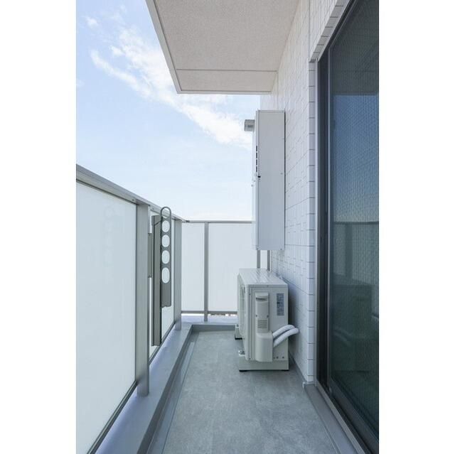 バルコニー　暖かな日差しのふりそそぐバルコニー