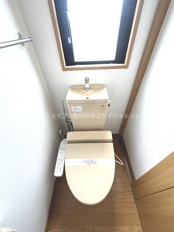 トイレ　温水洗浄便座