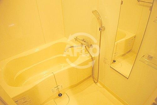 バス・シャワールーム　カスタリア堺筋本町　清潔感のあるお風呂