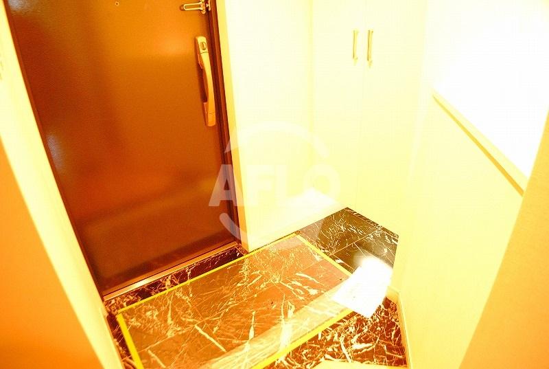 玄関　カスタリア堺筋本町　玄関