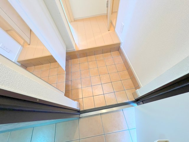 玄関　落ち着いたおしゃれな玄関です。