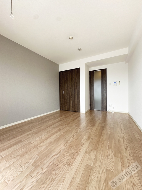 居室・リビング　アクセントクロスがオシャレを演出♪♪