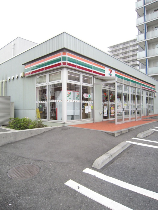 コンビニ　セブンイレブン（コンビニ）まで1300m