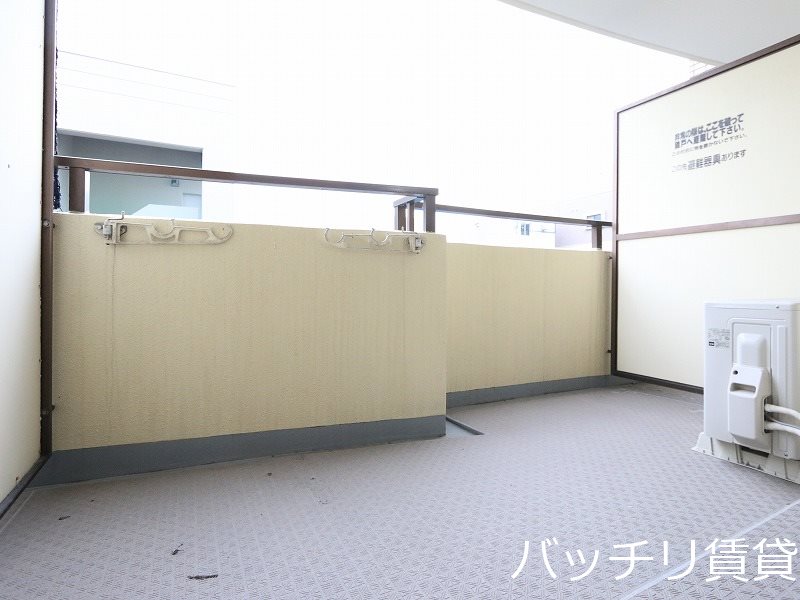 バルコニー　別号室写真のため、現況を優先致します。