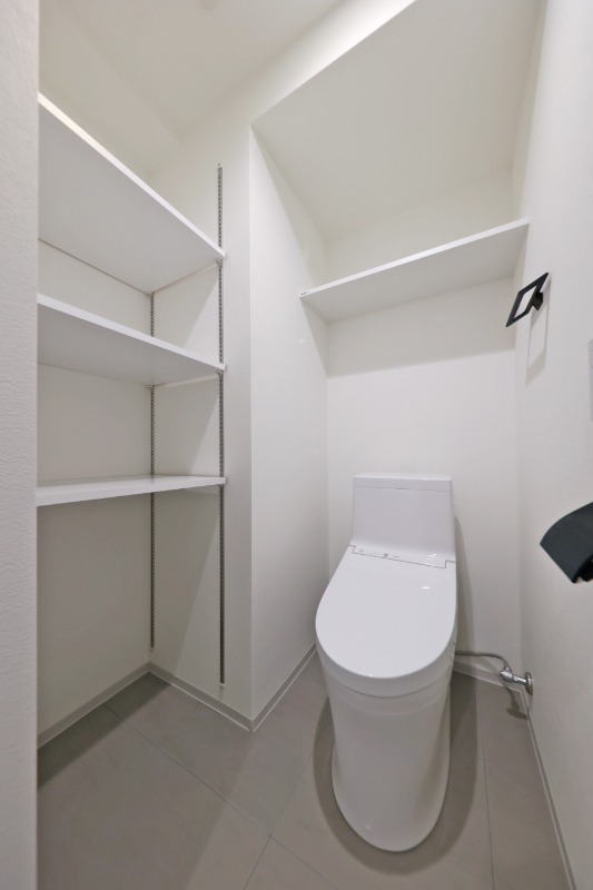 トイレ　温水洗浄便座付トイレ