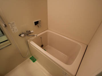 バス・シャワールーム　鏡が付いているのはうれしいポイントです♪