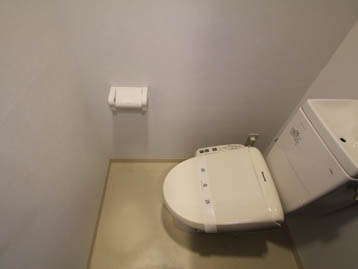 トイレ　ウォシュレット完備。暖房便座なので寒い冬でも心地よく座れます