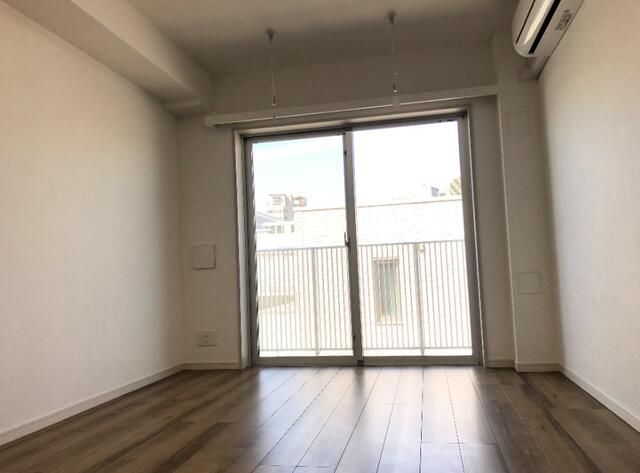 居室・リビング　室内