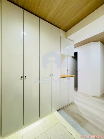 玄関　同マンション、別部屋参考写真