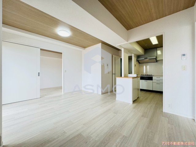 居室・リビング　同マンション、別部屋参考写真