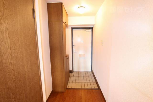 玄関　※１０５号室の写真です