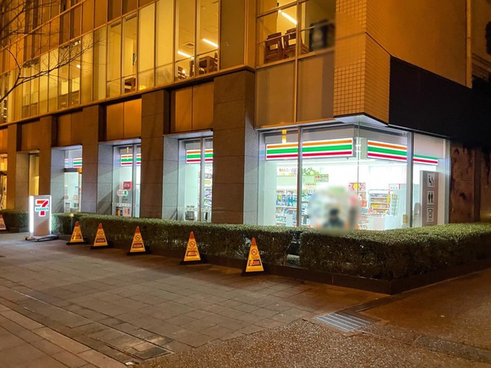 コンビニ　セブンイレブン（コンビニ）まで130m