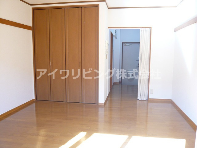 居室・リビング　日当り良好です。【コーポリリー】