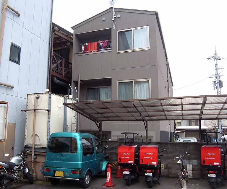 建物外観　裏側はこんな感じです。