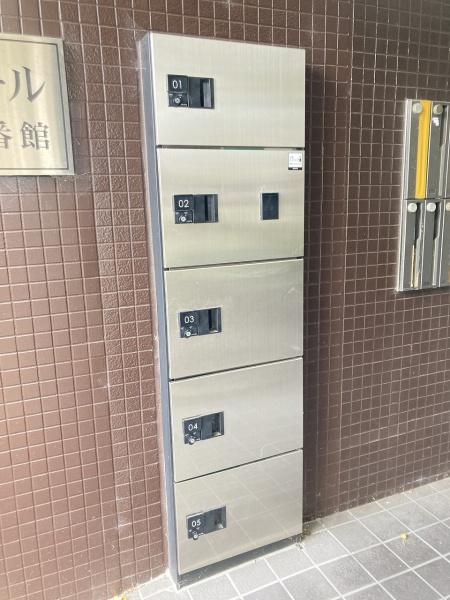 エントランス　宅配ボックス完備