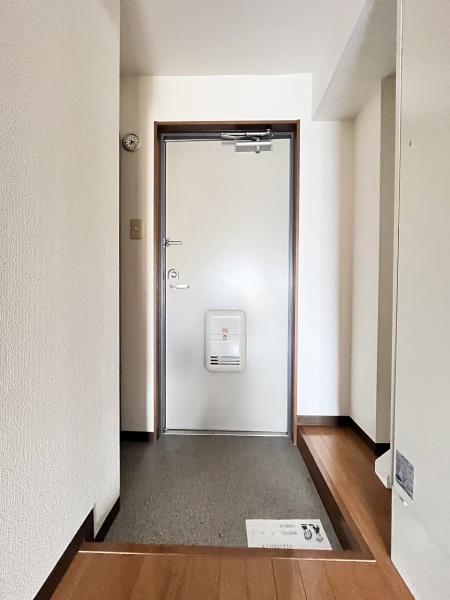 玄関　※305号室の室内写真になります