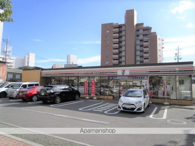 コンビニ　セブンイレブン（コンビニ）まで446m