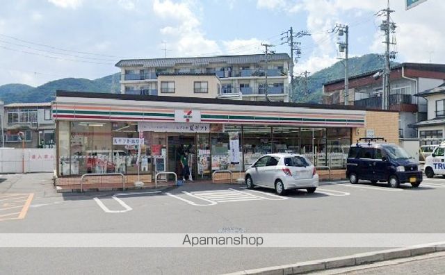 コンビニ　セブンイレブン（コンビニ）まで435m