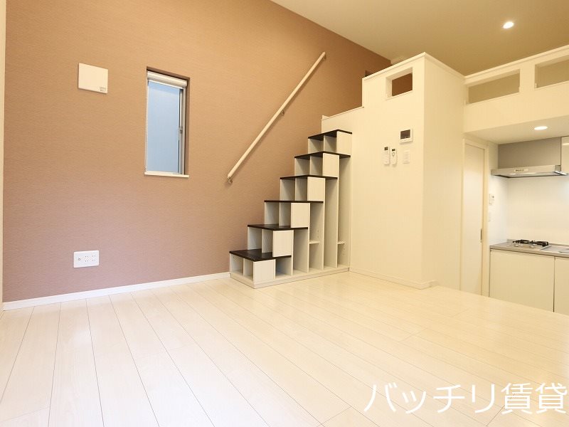 居室・リビング　別号室タイプの為、現状を優先致します。