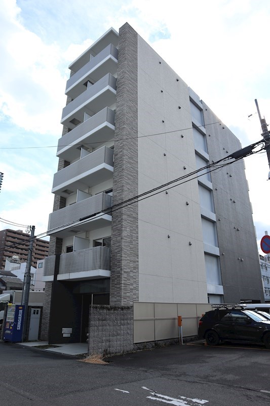 建物外観　鉄筋コンクリート造　7階建