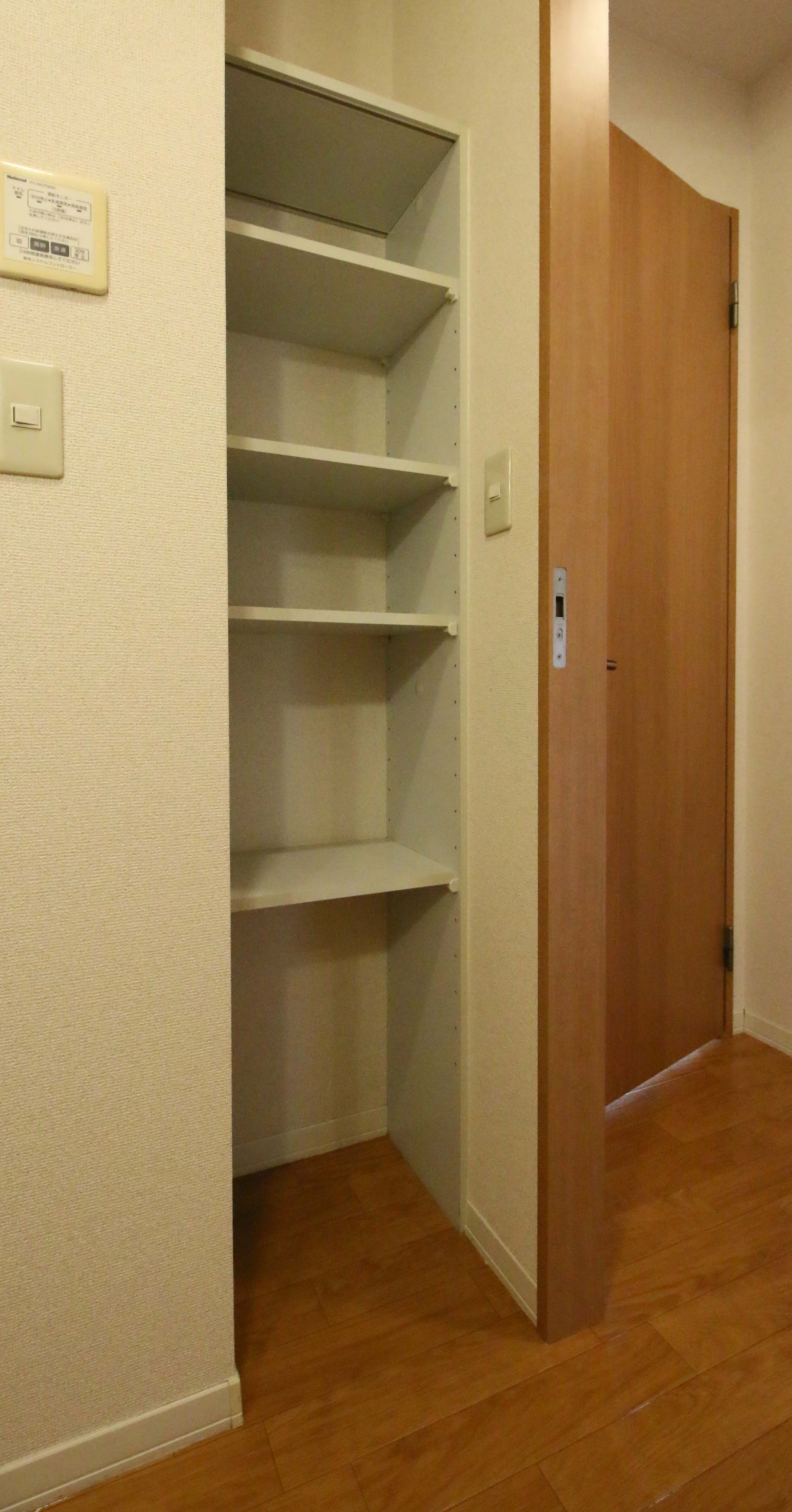 その他部屋・スペース　洗面所の可動棚収納