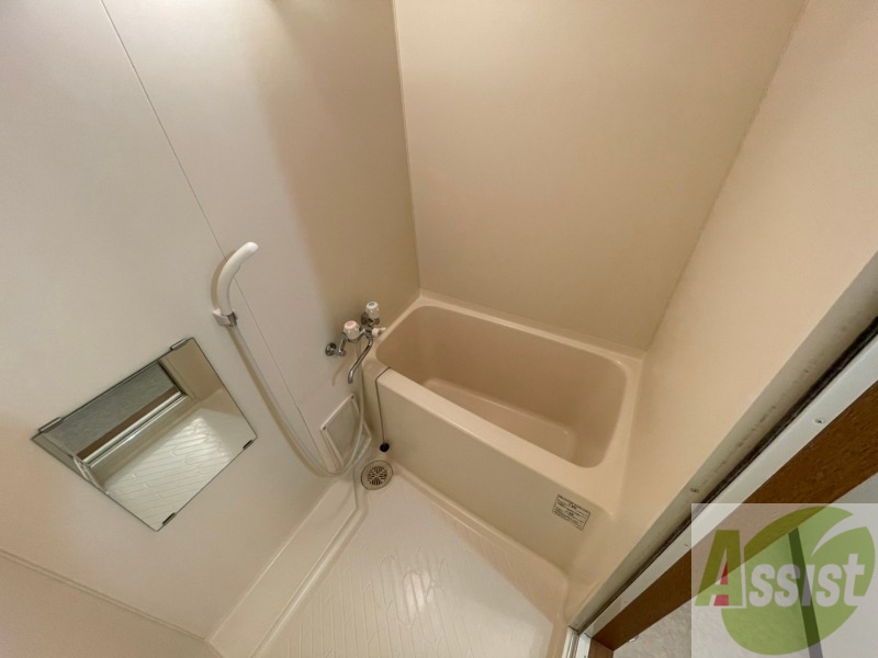 バス・シャワールーム　バスルームはこちらです。広々としてゆったり休めます。