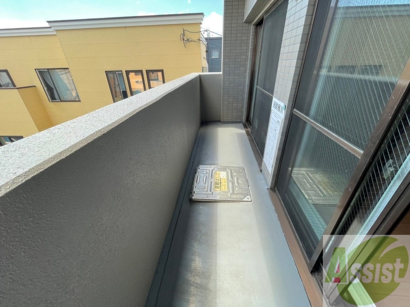 バルコニー　バルコニーは幅があり、広い印象を受けました。