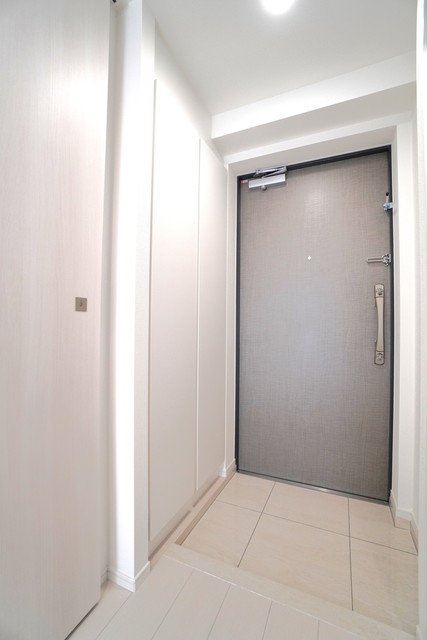 玄関　※写真は同タイプ住戸です。