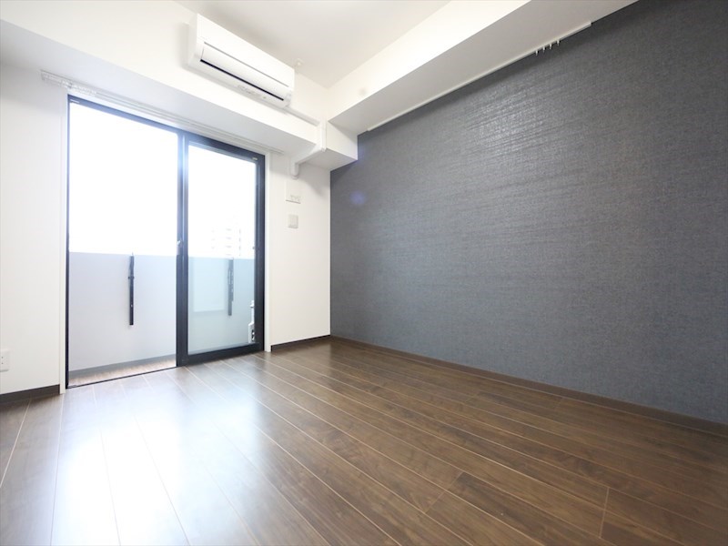 居室・リビング　洋室7.5帖　エアコン完備　バルコニー