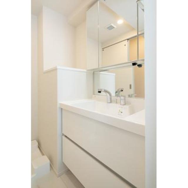 洗面設備　※写真は同タイプ住戸です。