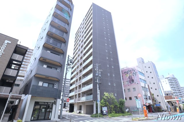 建物外観　落ち着いたロビーです